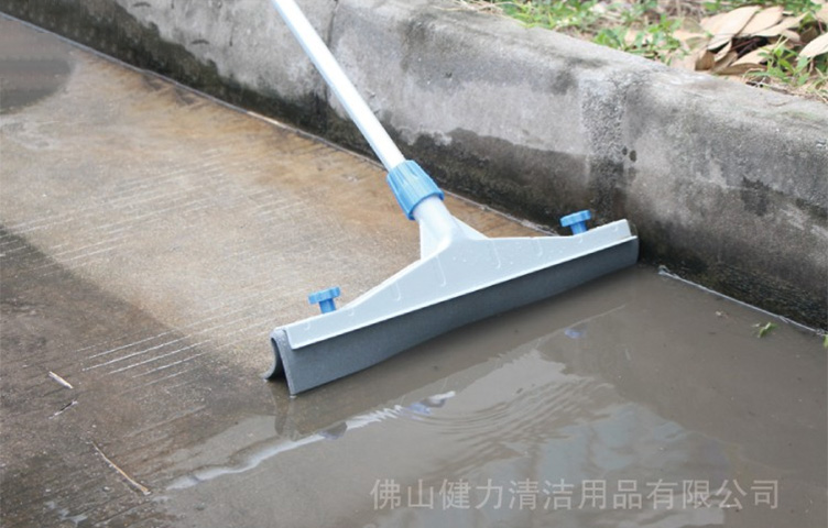 一到下雨天，院子里面總積水，施達多功能推水扒幫到您